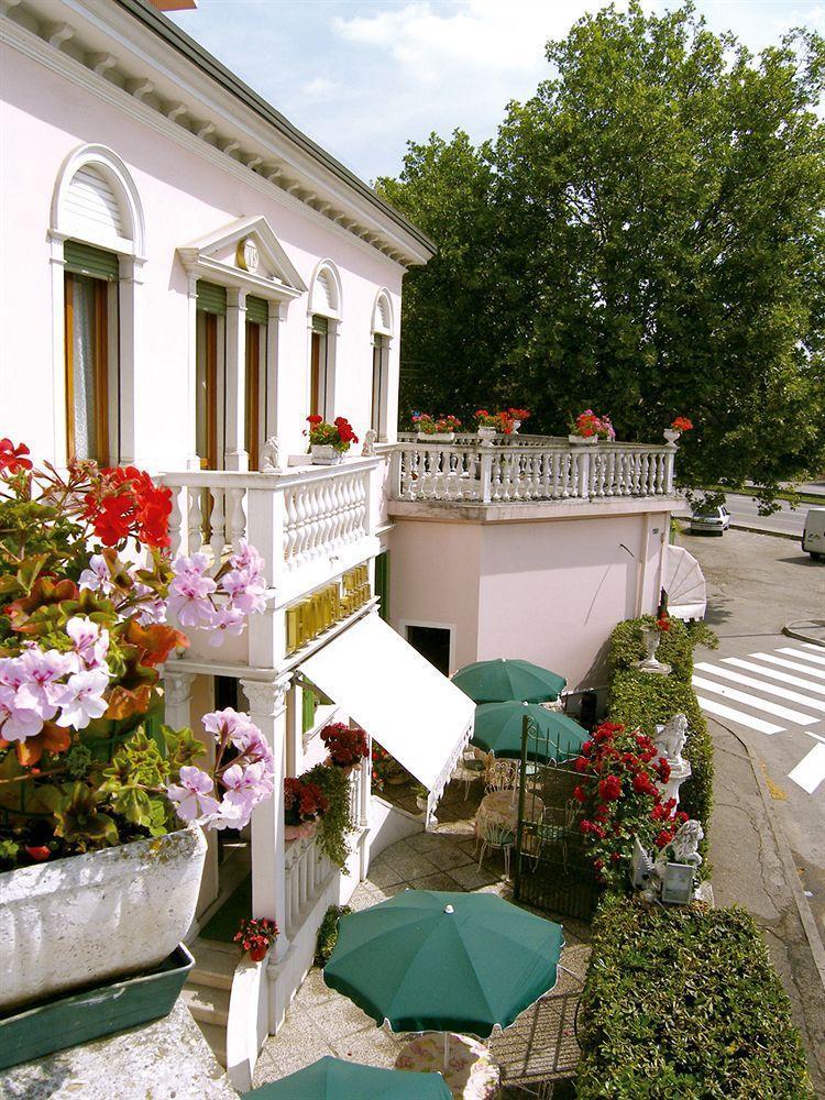 Serena Hotel